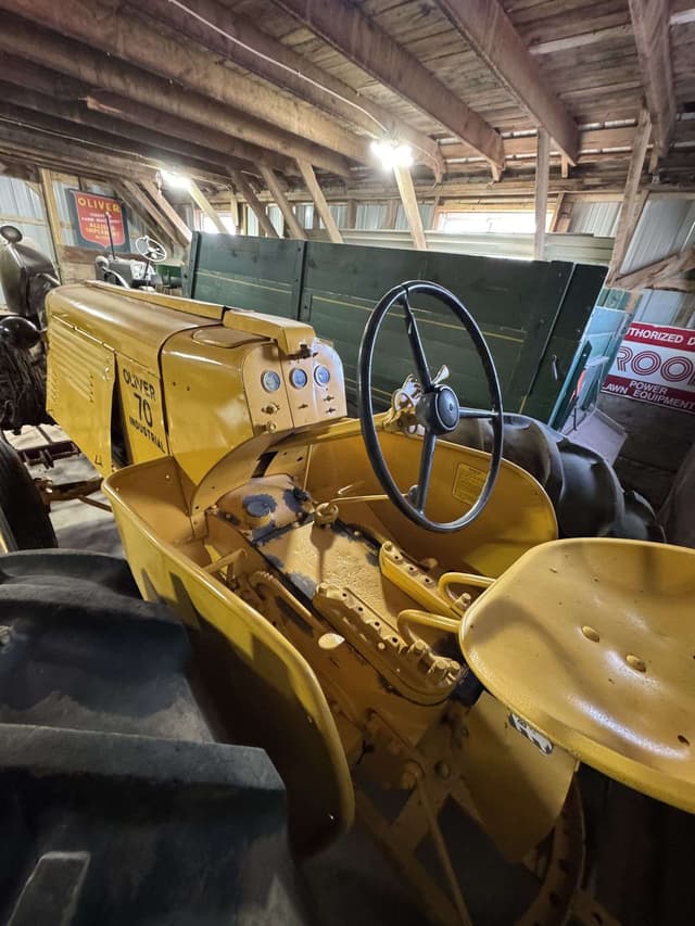 Image of Oliver 70 equipment image 3