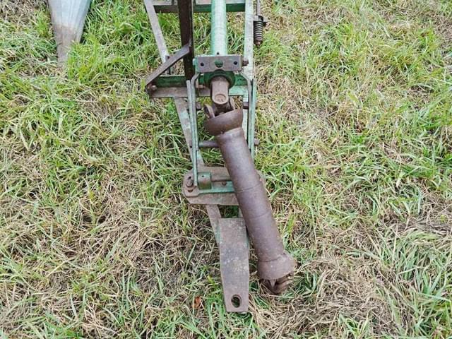 Image of Oliver 73 equipment image 3