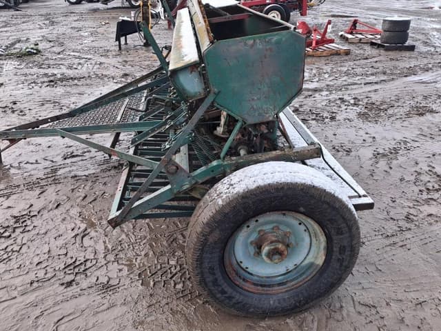 Image of Oliver 76 equipment image 3