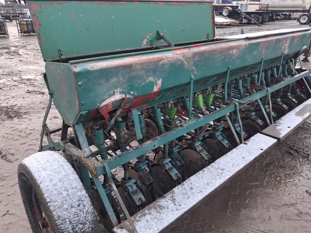 Image of Oliver 76 equipment image 4