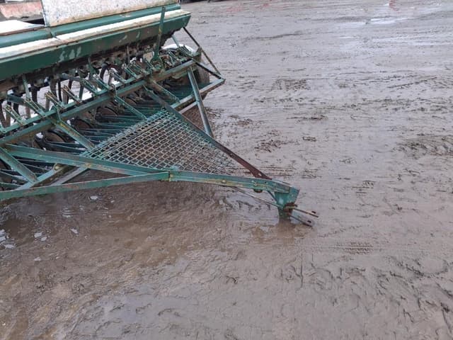 Image of Oliver 76 equipment image 1