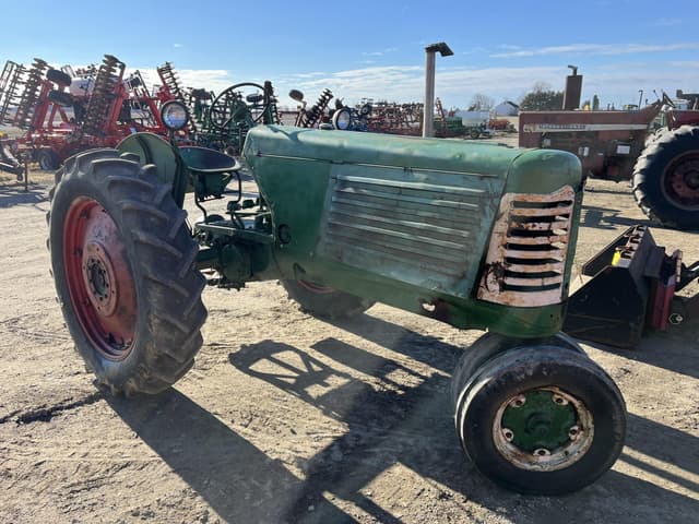 Image of Oliver 77 equipment image 1