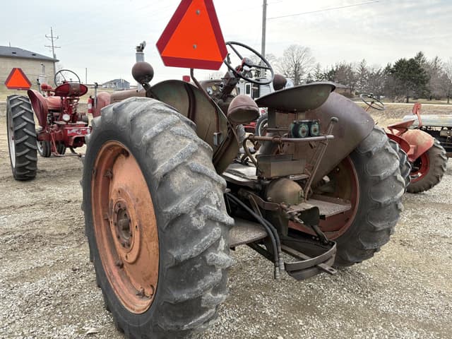 Image of Oliver 77 equipment image 2