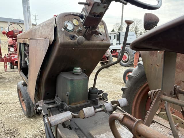 Image of Oliver 77 equipment image 3