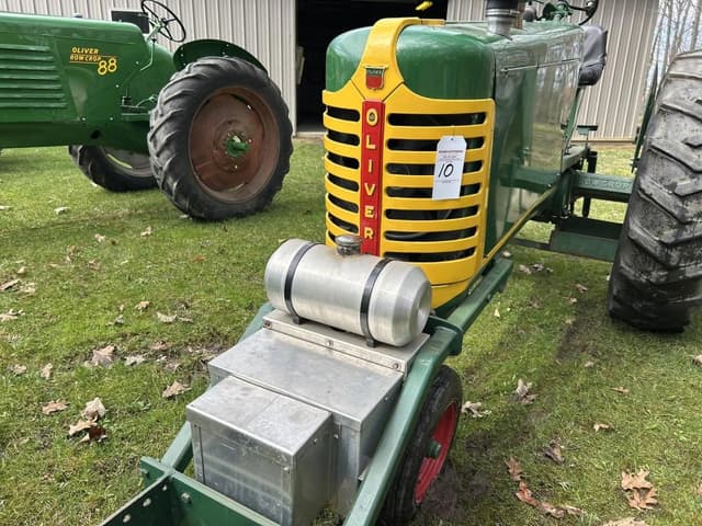 Image of Oliver 77 equipment image 2