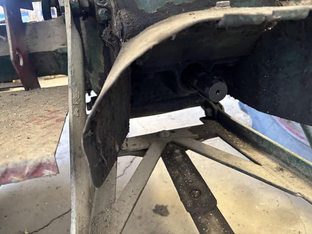 Image of Oliver 77 equipment image 3