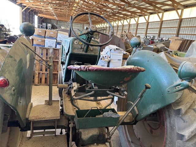 Image of Oliver 77 equipment image 2