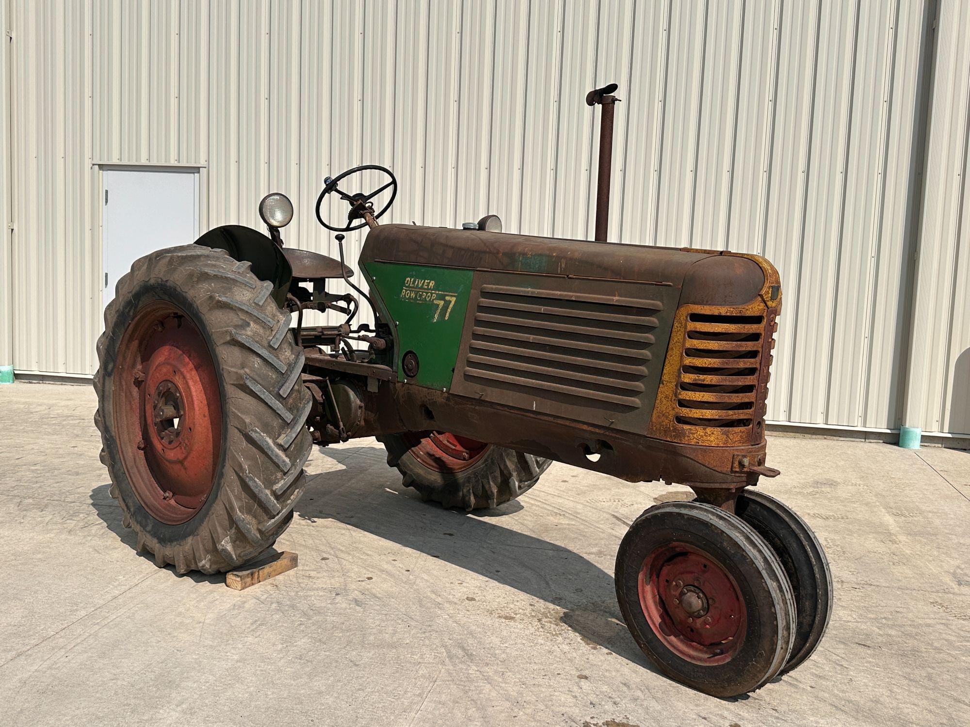 Main image Oliver 77