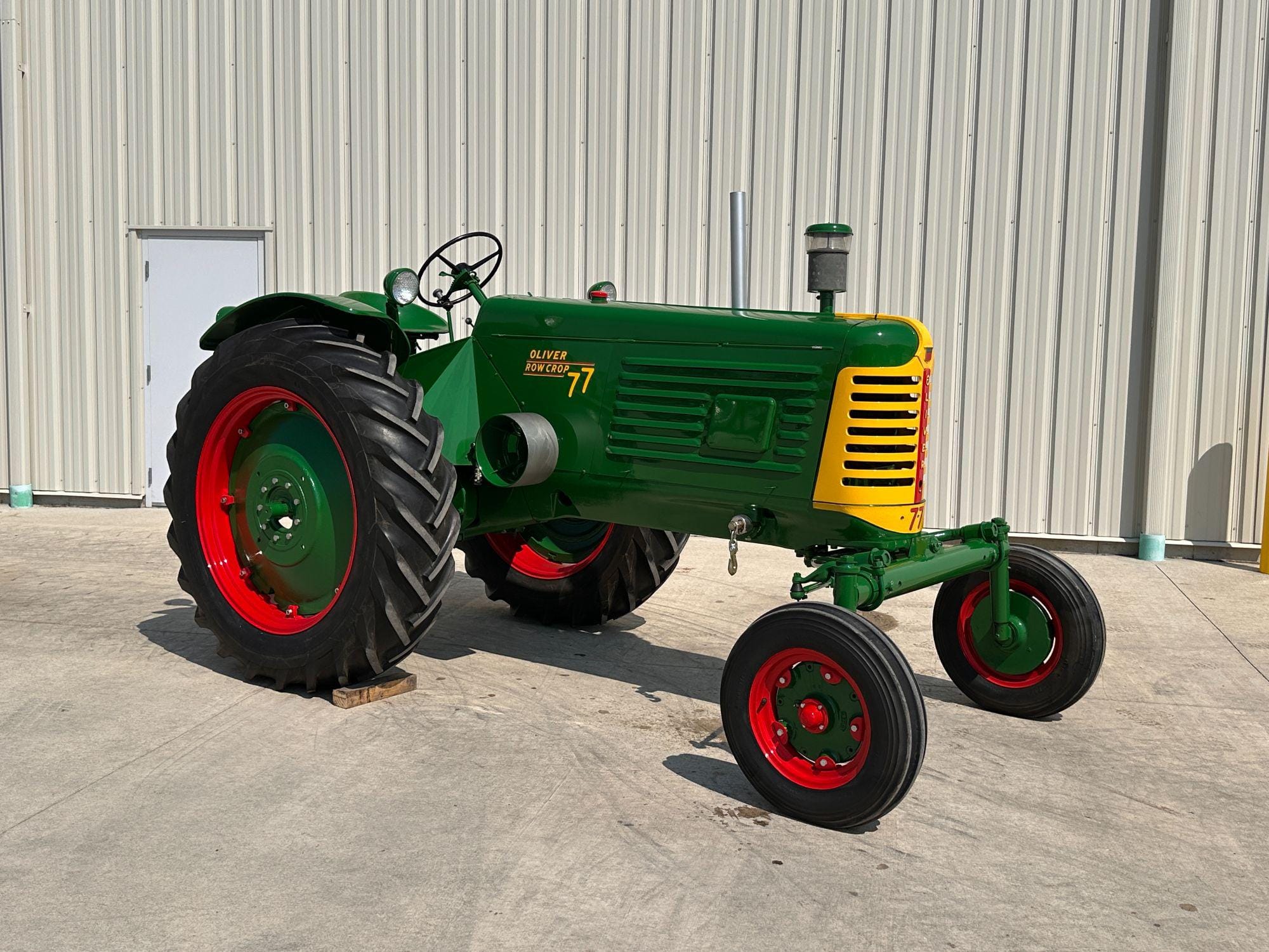 Main image Oliver 77