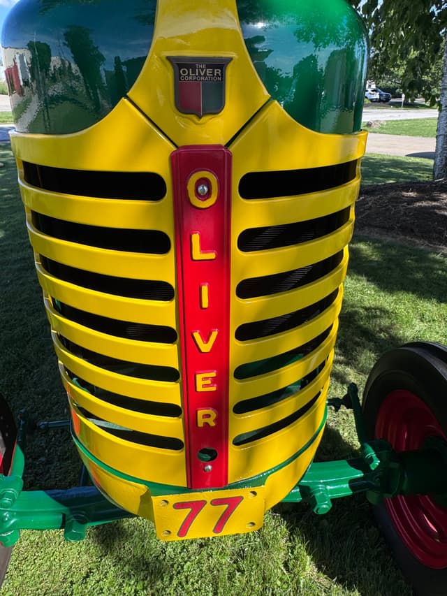 Image of Oliver 77 equipment image 2