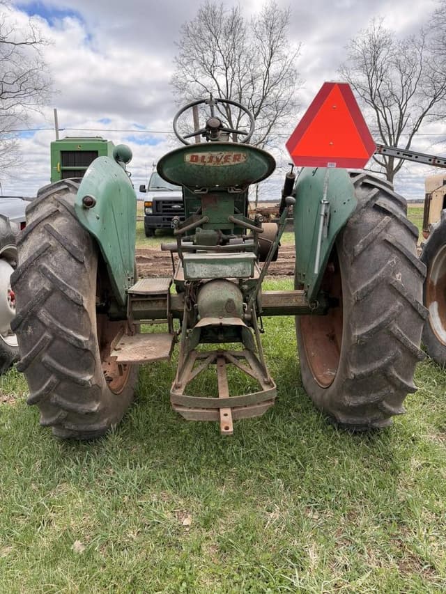 Image of Oliver 77 equipment image 4