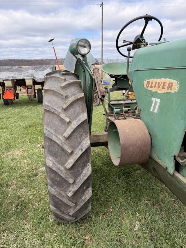 Image of Oliver 77 equipment image 3