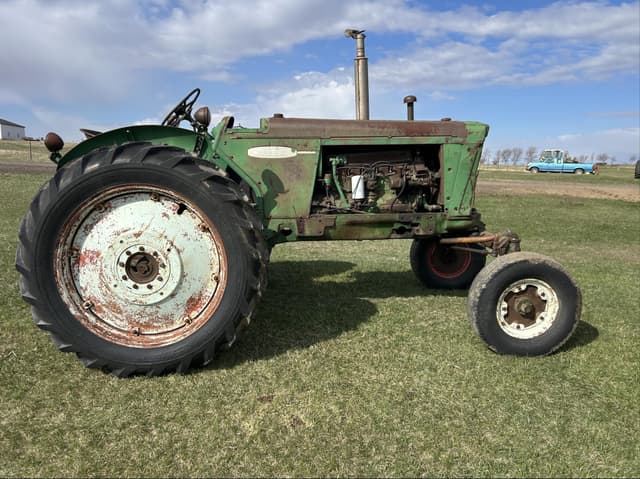 Image of Oliver 770 equipment image 3
