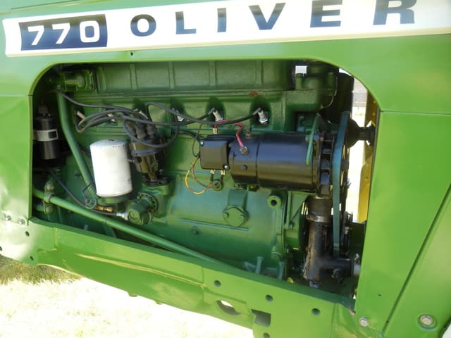 Image of Oliver 770 equipment image 3