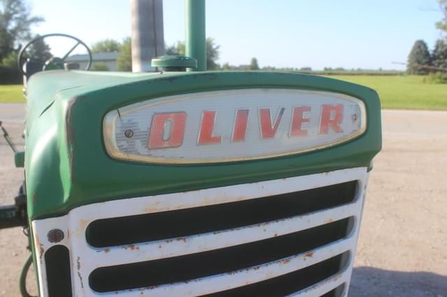 Image of Oliver 770 equipment image 2