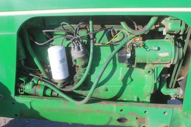 Image of Oliver 770 equipment image 4