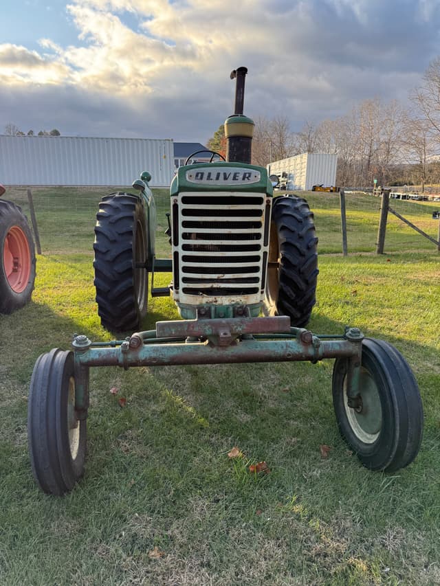 Image of Oliver 770 equipment image 1