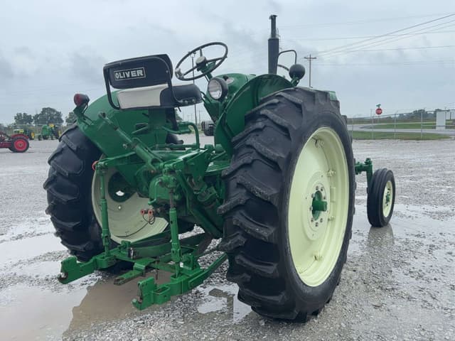 Image of Oliver 770 equipment image 1