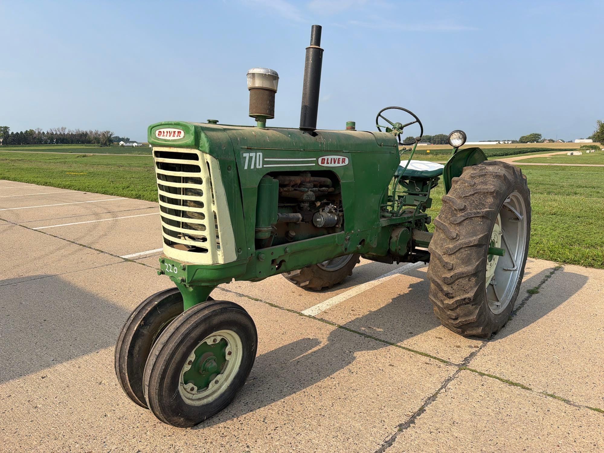 Oliver 770 Equipment Image0