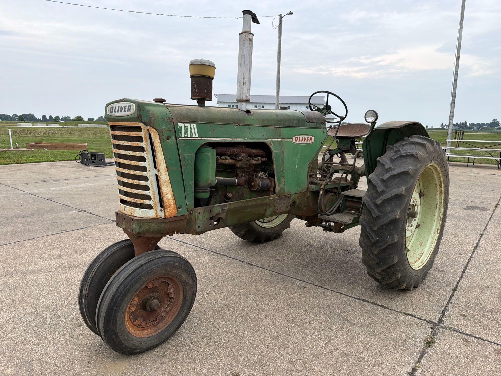 Oliver 770 Equipment Image0