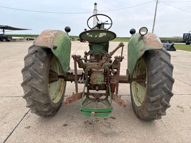 Image of Oliver 770 equipment image 3