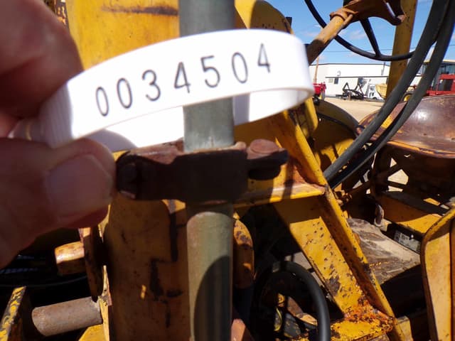 Image of Oliver 770 equipment image 1