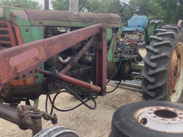 Image of Oliver 770 equipment image 2