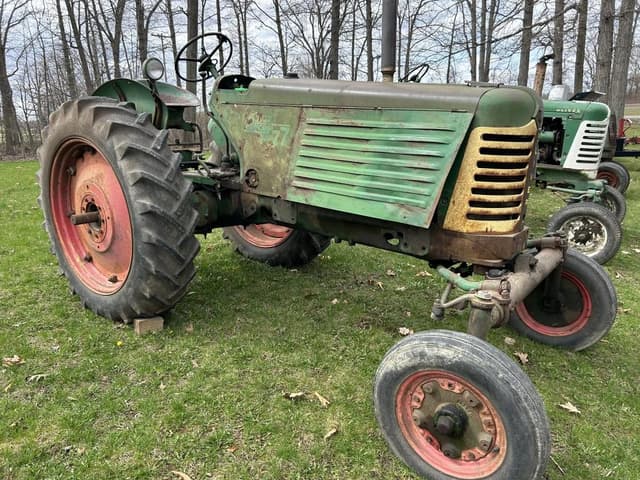 Image of Oliver 77 equipment image 2