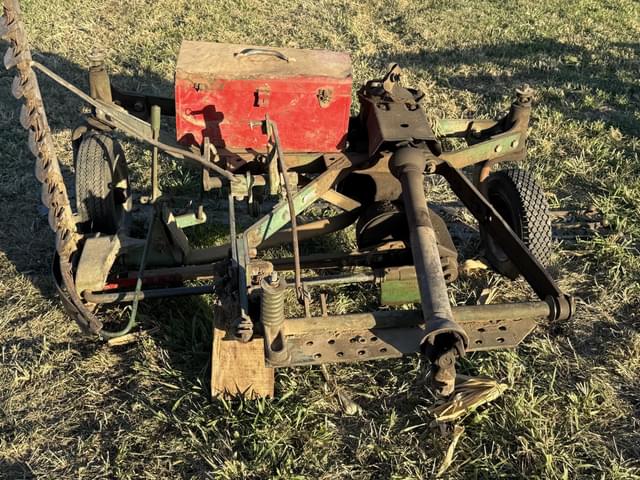 Image of Oliver 82 equipment image 1