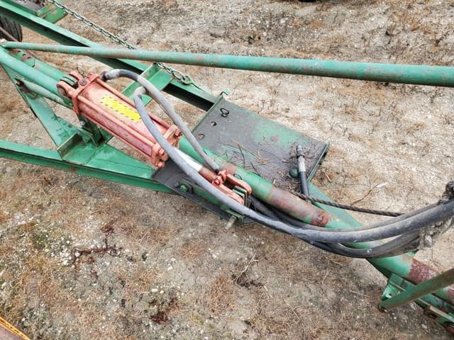 Image of Oliver 83 equipment image 3