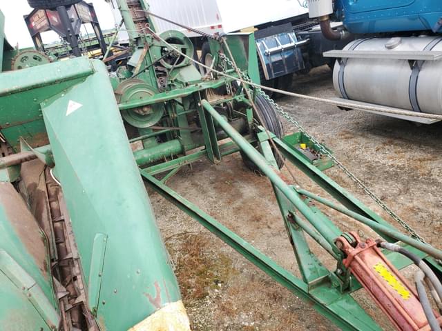 Image of Oliver 83 equipment image 4