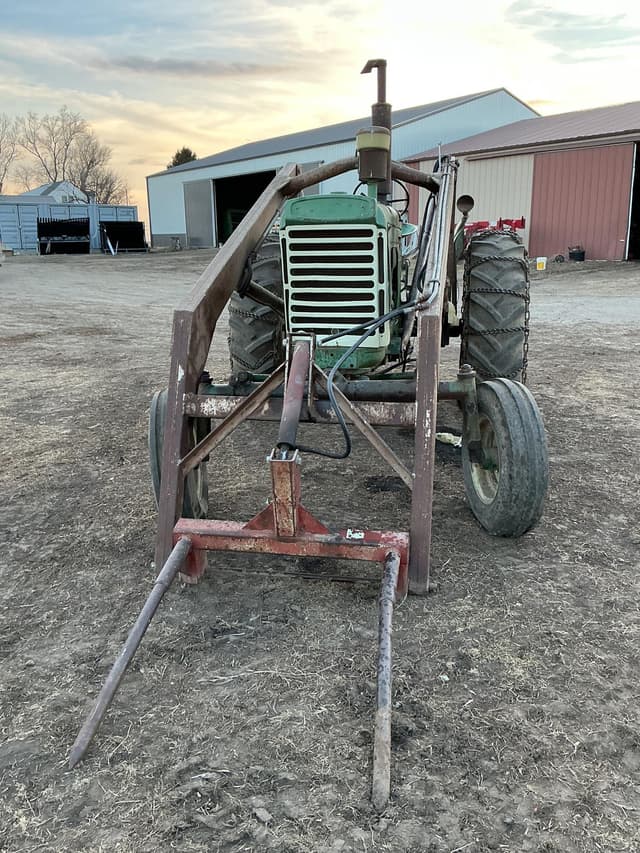 Image of Oliver 880 equipment image 1