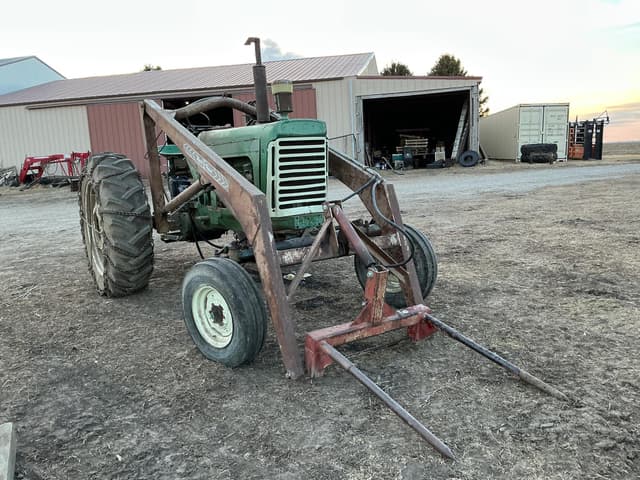 Image of Oliver 880 equipment image 2