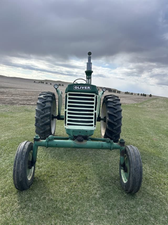 Image of Oliver 880 equipment image 1