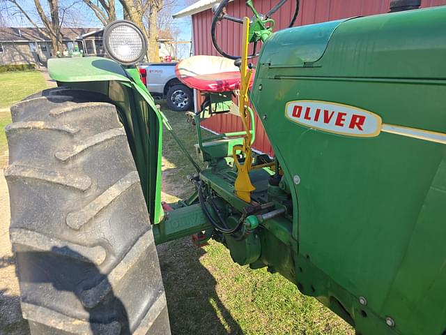 Image of Oliver 880 equipment image 2