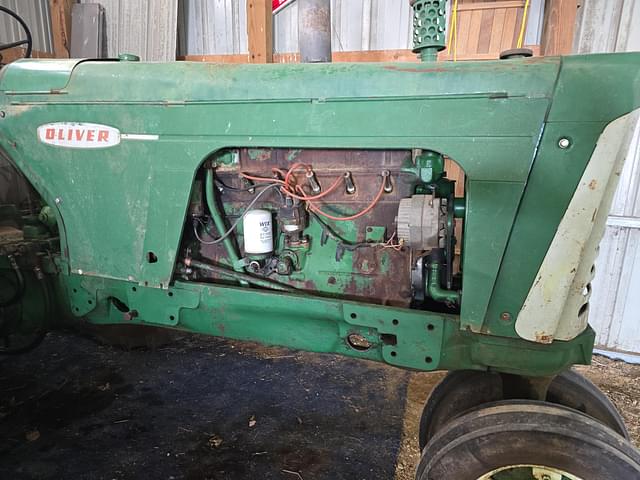 Image of Oliver 880 equipment image 1