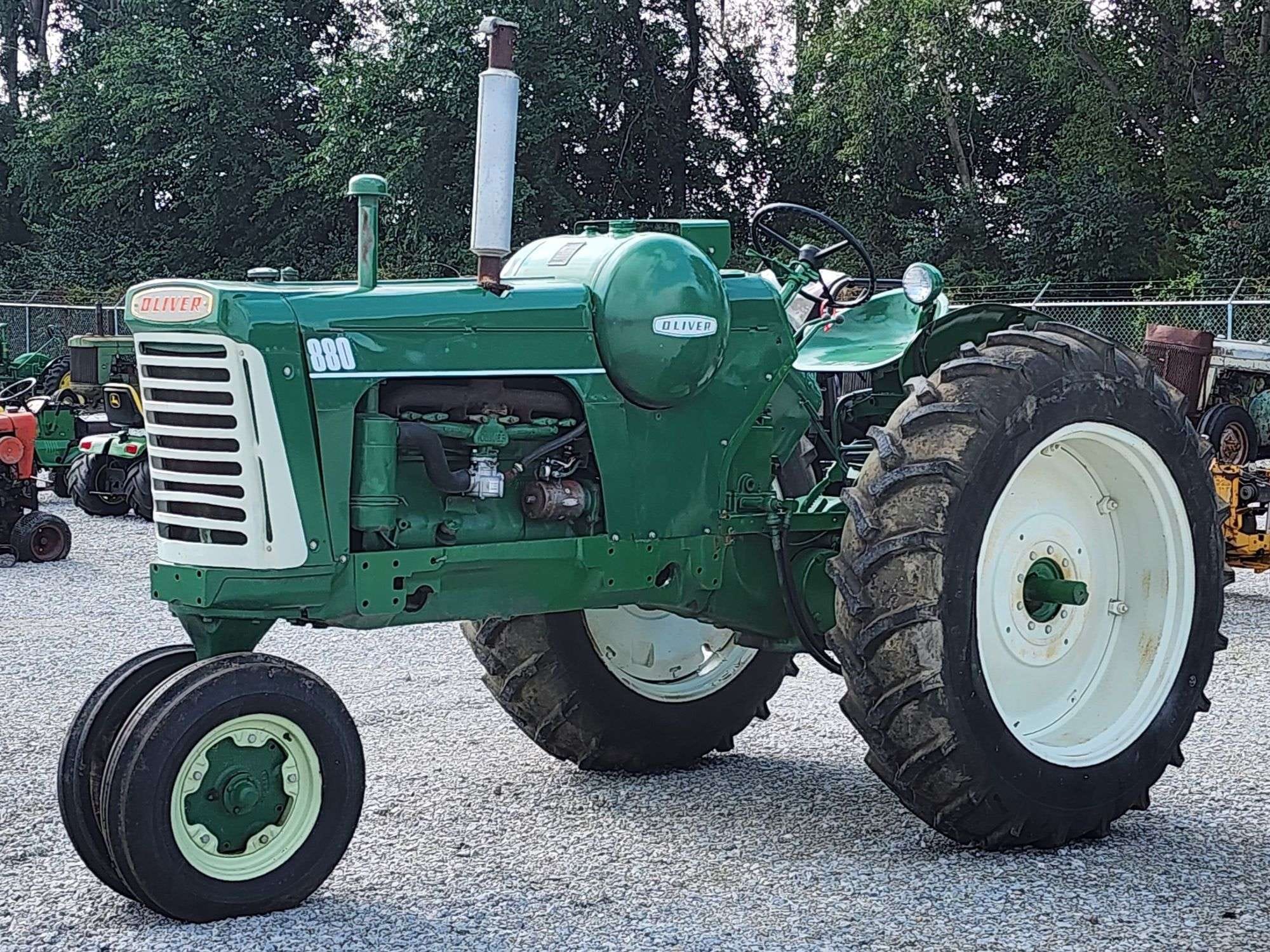 Oliver 880 Equipment Image0