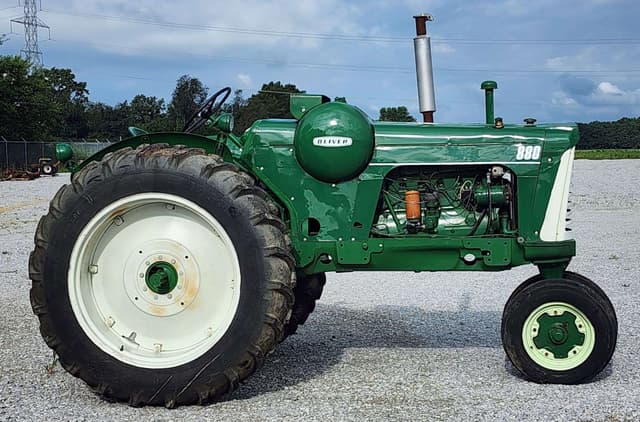 Image of Oliver 880 equipment image 3