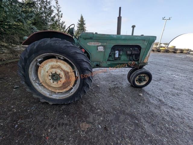 Image of Oliver 880 equipment image 4