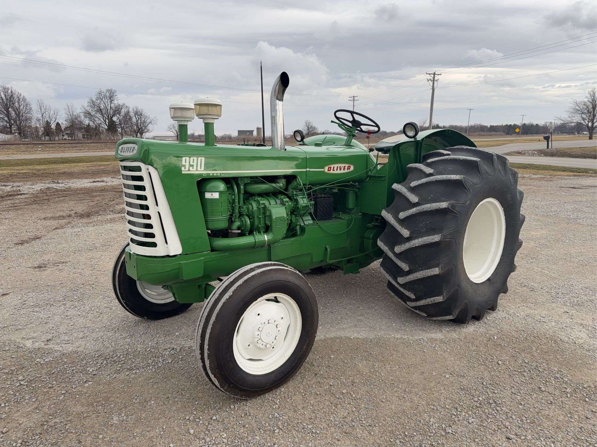 Oliver 990 Equipment Image0