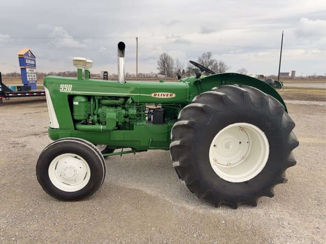 Image of Oliver 990 equipment image 1