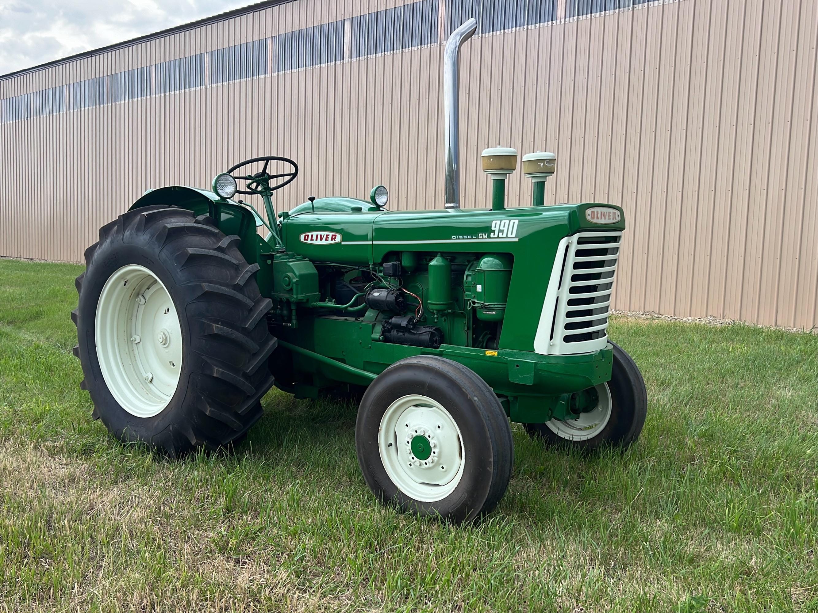 Main image Oliver 990