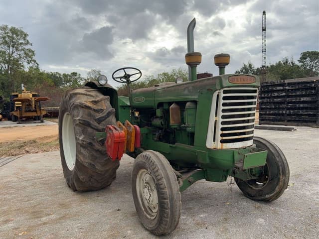 Image of Oliver 990 equipment image 3