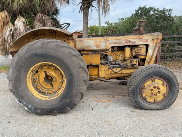 Image of Oliver 990 equipment image 1