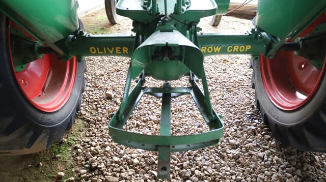 Image of Oliver 60 equipment image 4