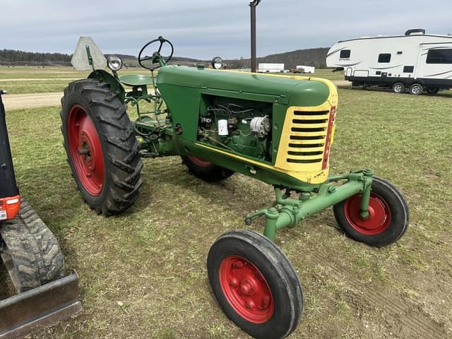 Image of Oliver 77 equipment image 1