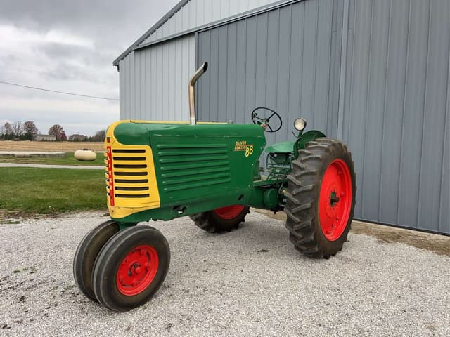 Image of Oliver 88 equipment image 1