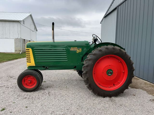 Image of Oliver 88 equipment image 4