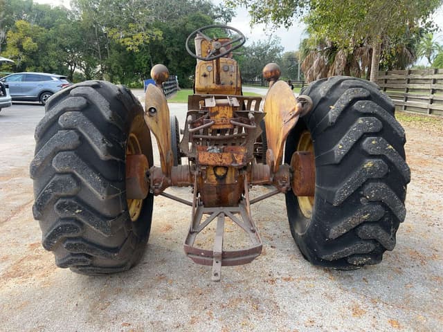 Image of Oliver 88 equipment image 3