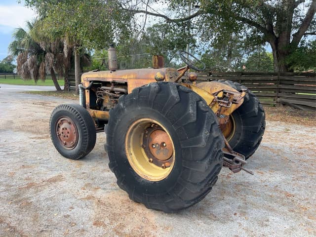 Image of Oliver 88 equipment image 2